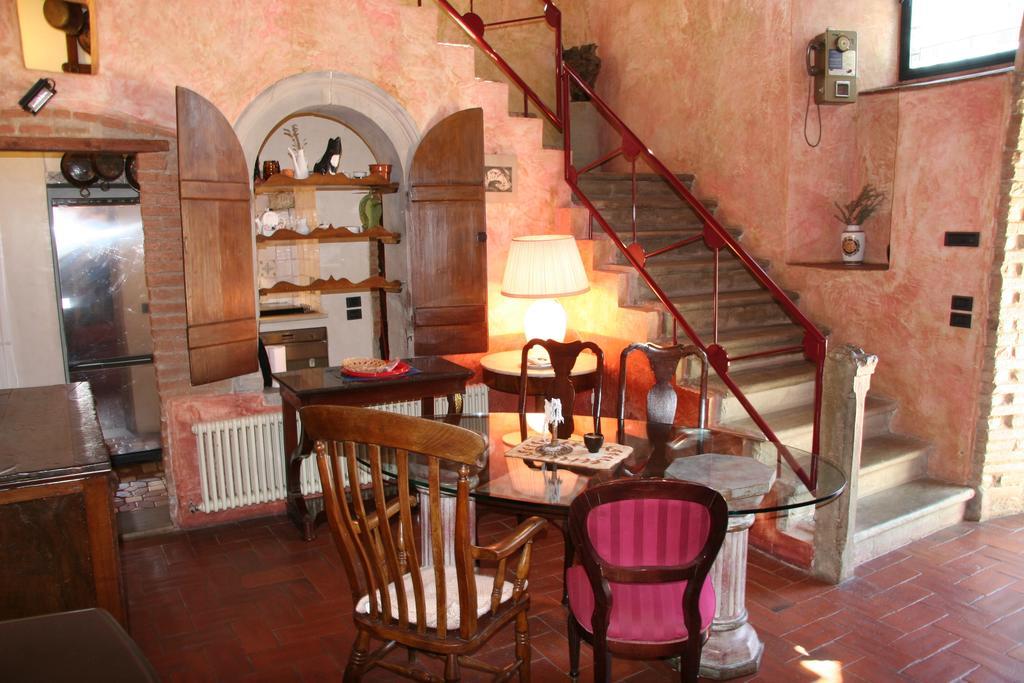 Poggio Alla Pieve Relais Каленцано Стая снимка
